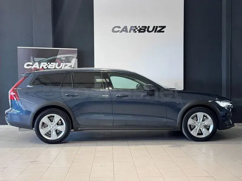 Usado Volvo V60 CC Momentum 190 CV (139 kW) 2019 Azul Familiar