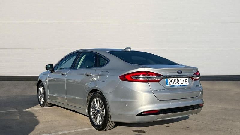 Usado Ford Mondeo Titanium 187 CV (137 kW) 2021 Gris Berlina