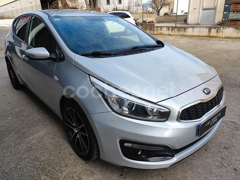 Usado Kia Ceed GT 90 CV (66 kW) 2016 Gris / plata Berlina