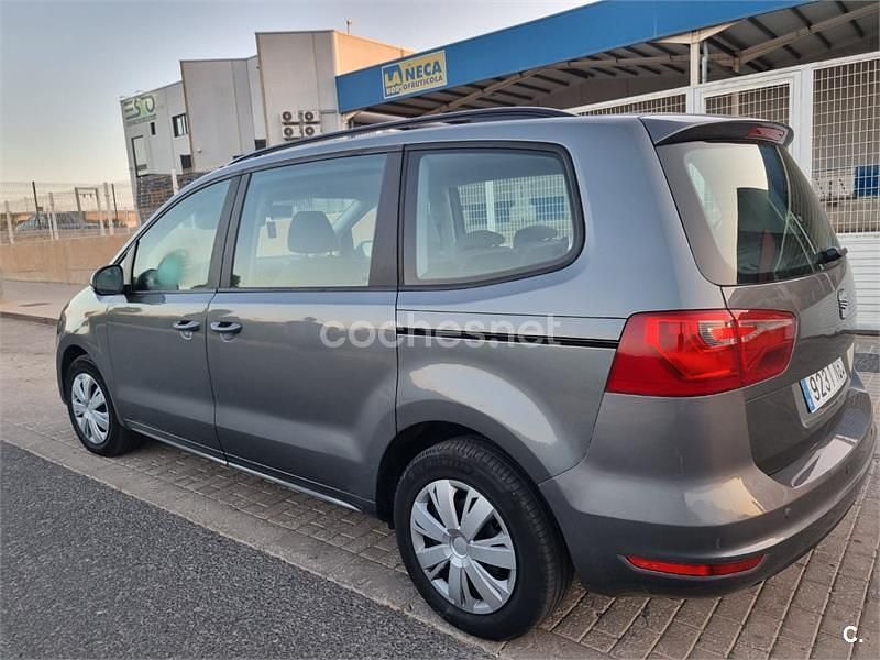 Usado Seat Alhambra Ecomotive 140 CV (102 kW) 2012 Gris / plata Monovolumen