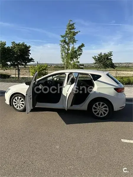 Usado Seat Leon Style 110 CV (80 kW) 2016 Blanco Berlina