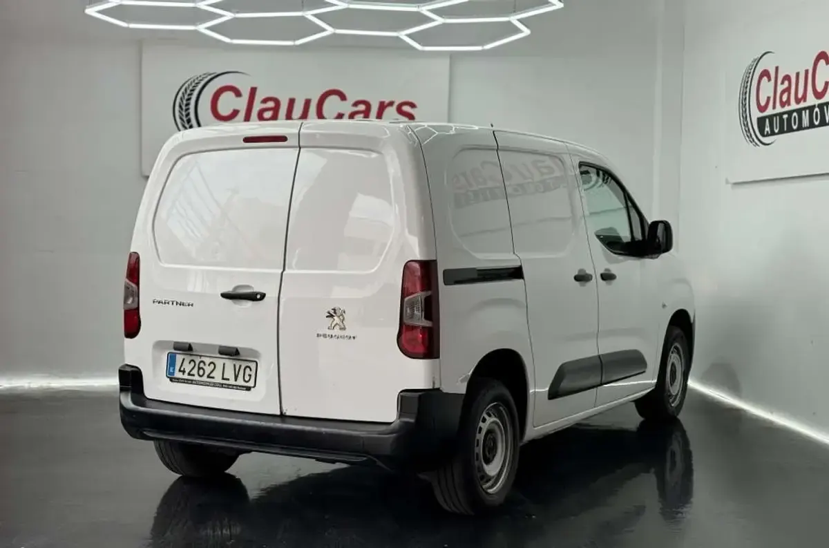 Usado Peugeot Partner Premium 102 CV (75 kW) 2022 Blanco Monovolumen