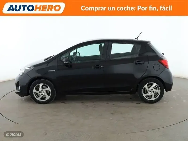 Usado Toyota Yaris Hybrid Active 101 CV (74 kW) 2017 Negro Berlina