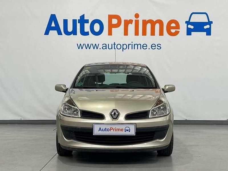 Usado Renault Clio II 75 CV (55 kW) 2007 Beige Berlina