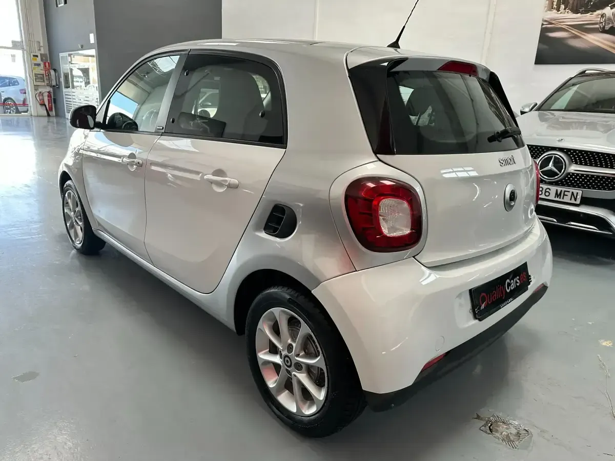 Usado Smart ForFour Passion 90 CV (66 kW) 2017 Blanco Utilitario