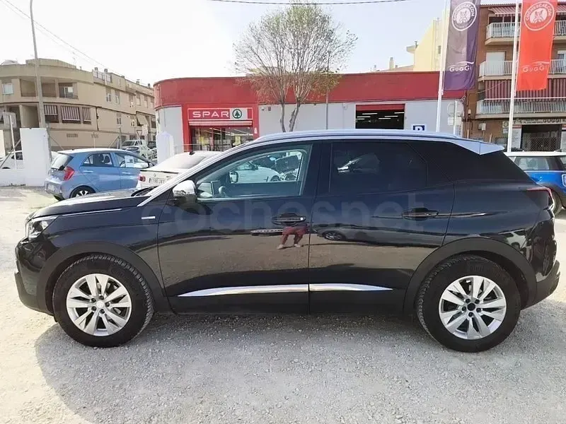 Usado Peugeot 3008 Style 130 CV (95 kW) 2020 Gris / plata SUV