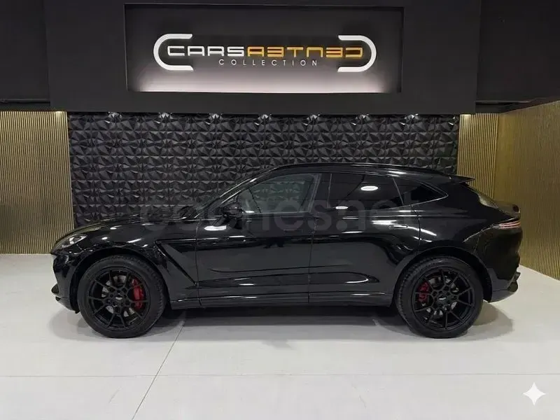 Usado Aston Martin DBX 550 CV (404 kW) 2021 Negro SUV