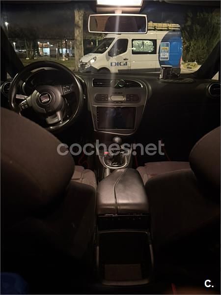 Usado Seat Leon Sport 140 CV (102 kW) 2006 Granate Utilitario
