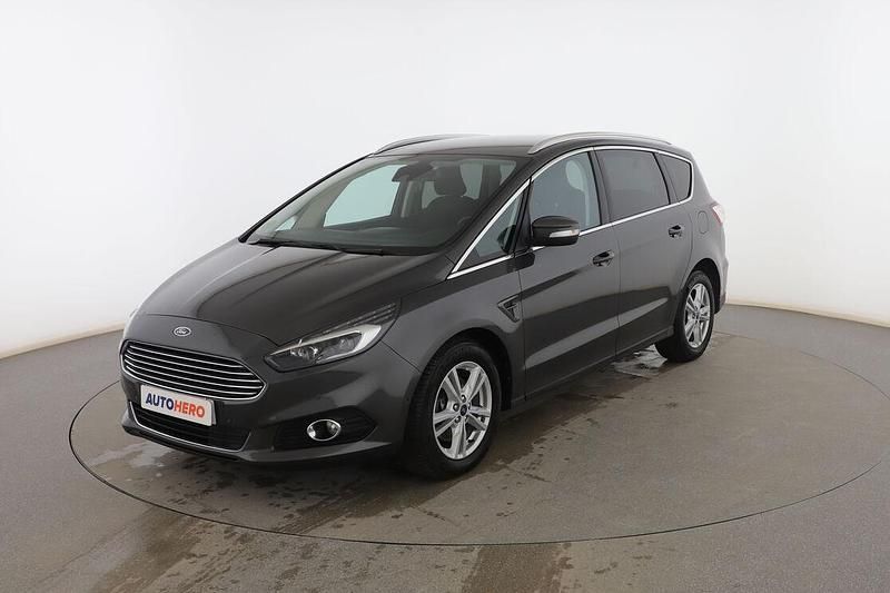 Gris Usado 2017 Ford S-MAX Titanium Monovolumen | 19.999 € (Precio justo) - Imagen 1/3