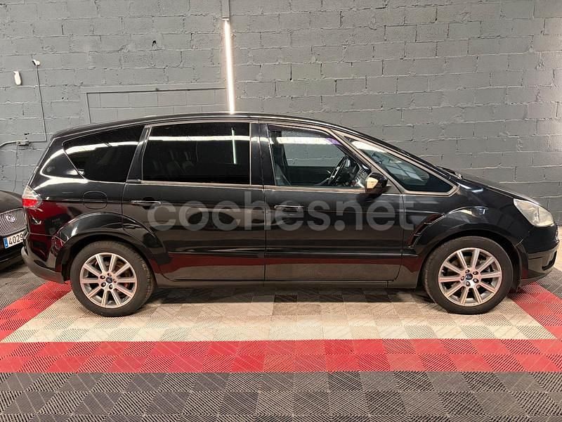 Usado Ford S-MAX Titanium 140 CV (102 kW) 2008 Negro Monovolumen