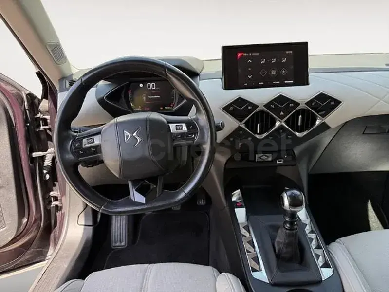 Usado DS Automobiles DS3 Crossback So Chic 100 CV (73 kW) 2020 Violeta / lila SUV