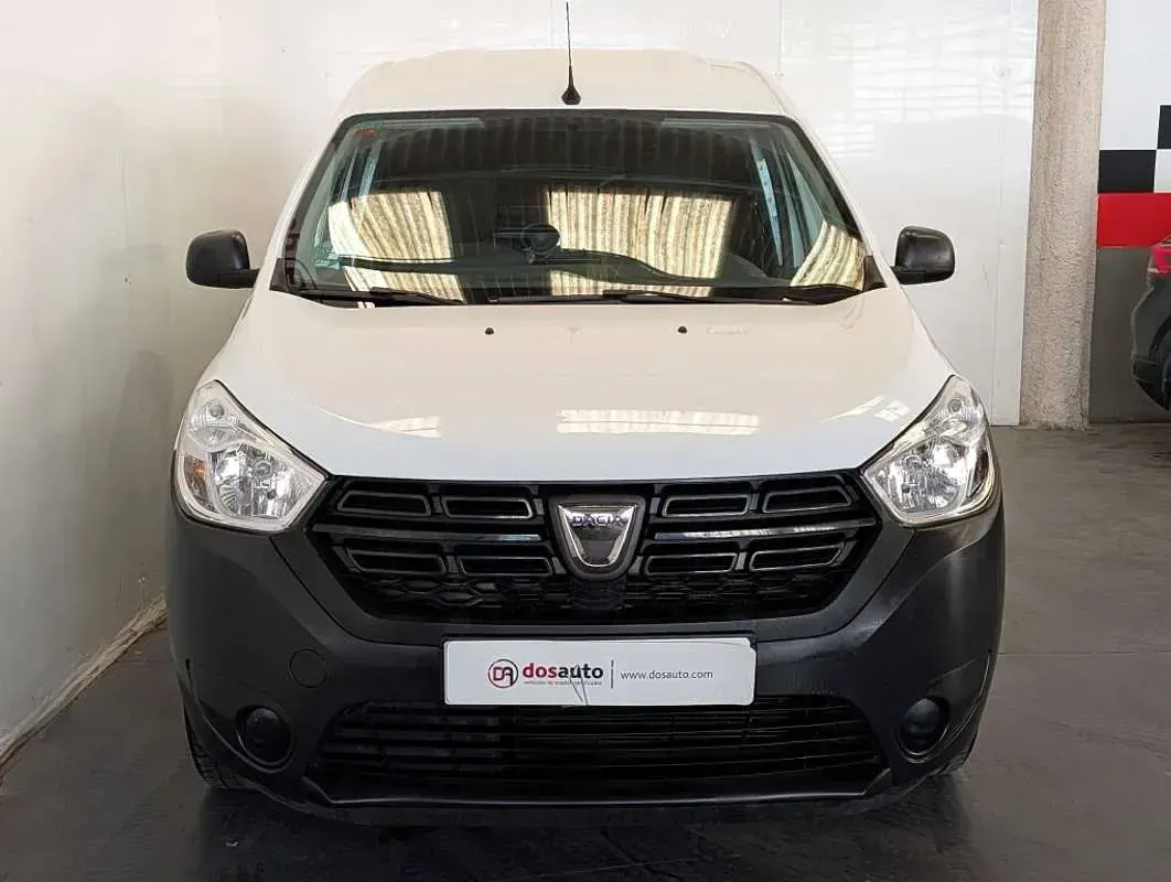 Usado Dacia Dokker Essentiel 109 CV (80 kW) 2021 Blanco Monovolumen