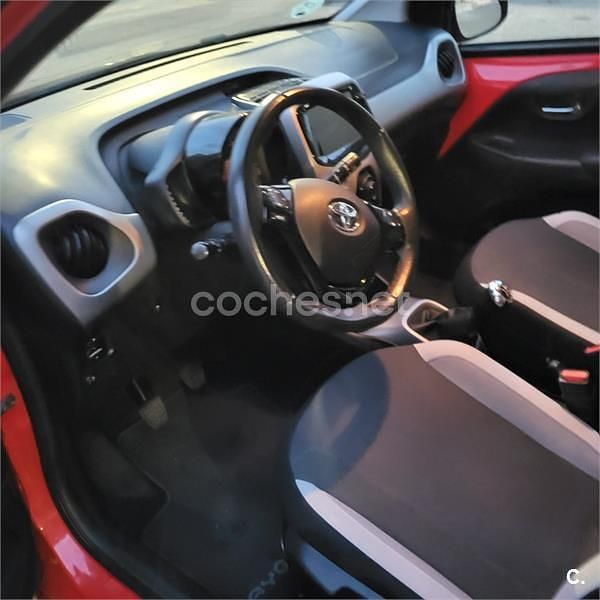 Rojo Usado 2016 Toyota Aygo X-play Utilitario | 7900 € (Buen precio) - Imagen 1/4