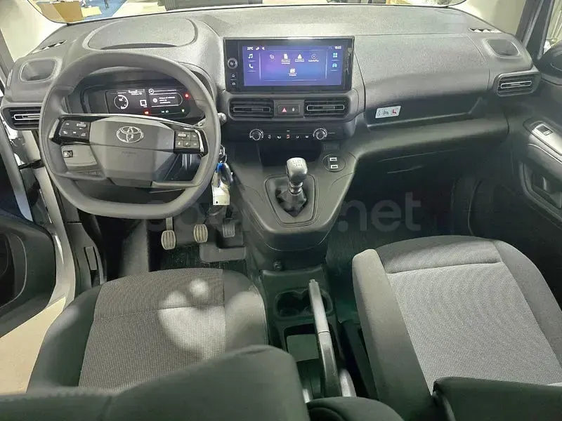 Usado Toyota Proace Verso Active 131 CV (96 kW) 2025 Blanco Familiar
