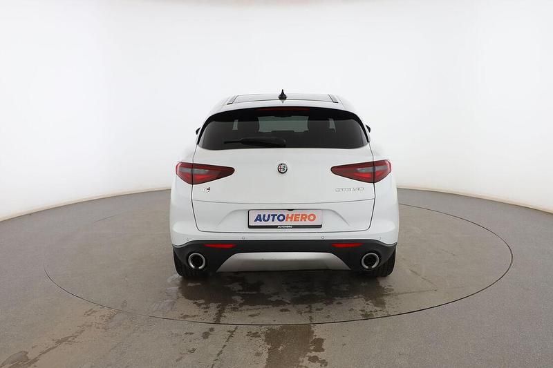 Usado Alfa Romeo Stelvio Executive 210 CV (154 kW) 2019 Blanco SUV
