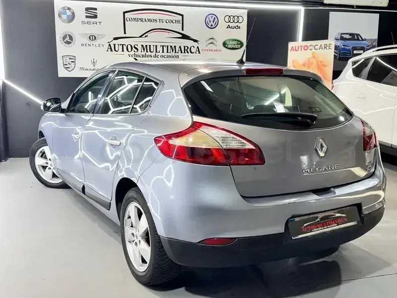 Usado Renault Mégane Dynamique 105 CV (77 kW) 2010 Azul Berlina