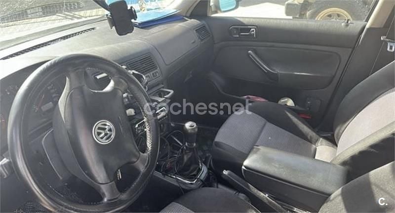 Usado VW Golf IV Conceptline 100 CV (73 kW) 2002 Gris / plata Berlina