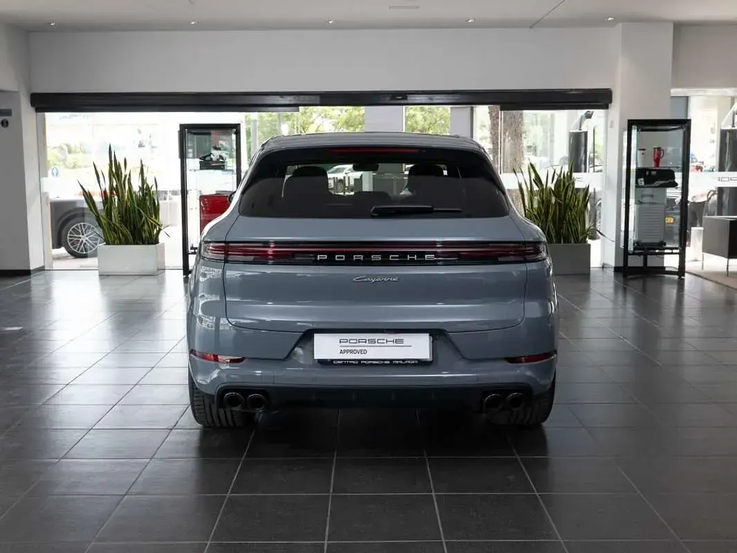 Usado Porsche Cayenne E-Hybrid 470 CV (345 kW) 2026 Gris SUV