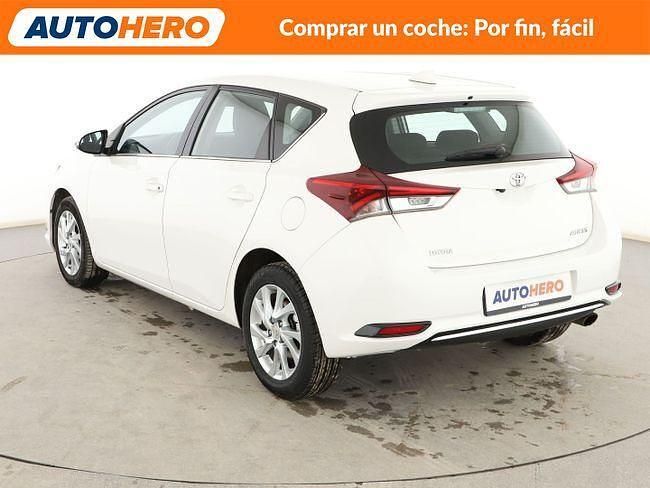 Usado Toyota Auris Active 116 CV (85 kW) 2016 Blanco Berlina