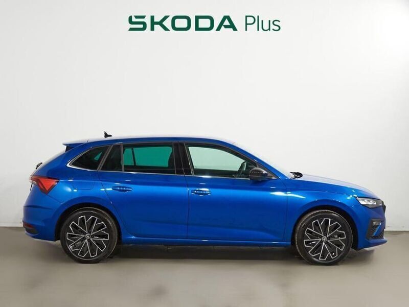 Usado Skoda Scala Selection 116 CV (85 kW) 2025 Azul Utilitario