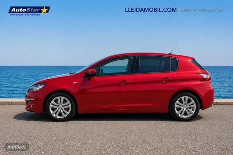 Usado Peugeot 308 Active 110 CV (80 kW) 2017 Rojo Berlina