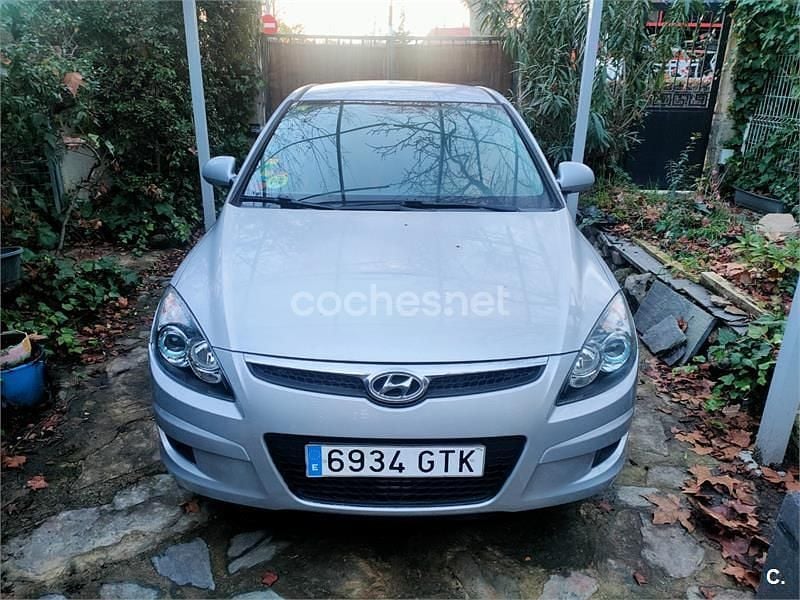 Usado Hyundai i30 Classic 90 CV (66 kW) 2010 Gris / plata Berlina