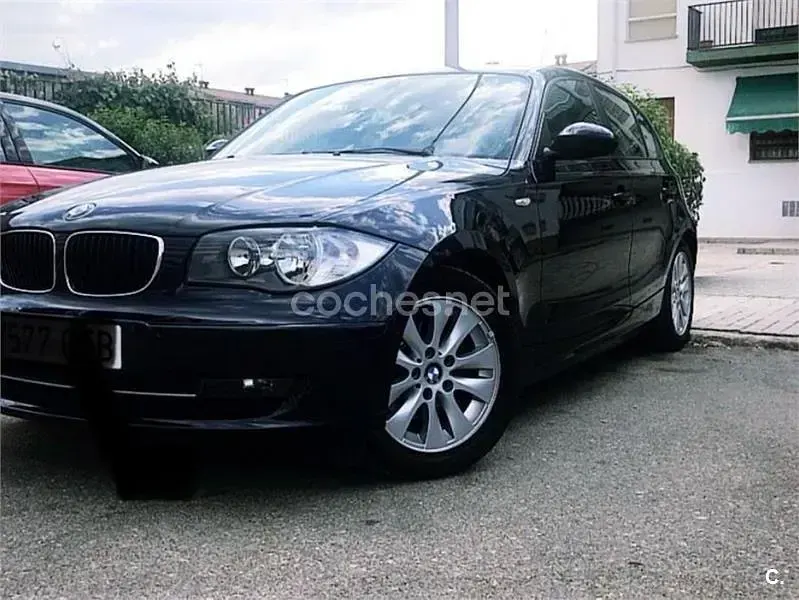 Usado BMW 118 122 CV (89 kW) 2008 Azul Utilitario