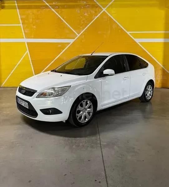 Usado Ford Focus Trend 90 CV (66 kW) 2008 Blanco Berlina