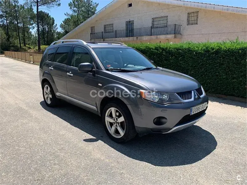Usado Mitsubishi Outlander 140 CV (102 kW) 2007 Gris / plata SUV
