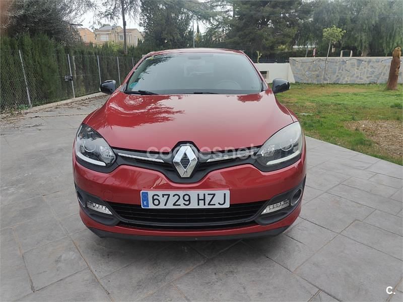 Usado Renault Mégane Dynamique 115 CV (84 kW) 2014 Rojo Berlina