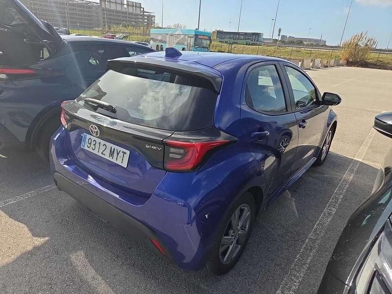 Usado Toyota Yaris Hybrid Active 116 CV (85 kW) 2025 Azul Utilitario