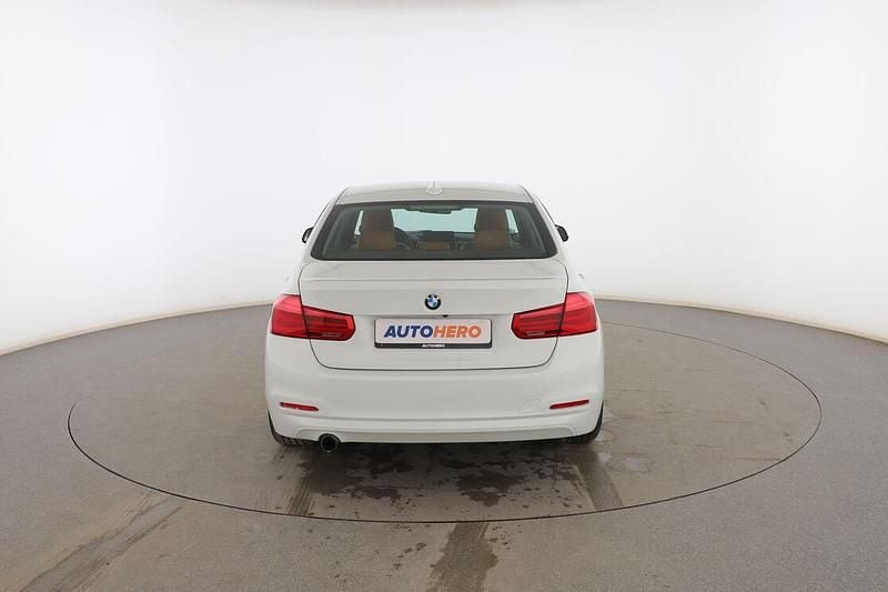 Usado BMW 318 Sport Line 135 CV (99 kW) 2016 Blanco Berlina
