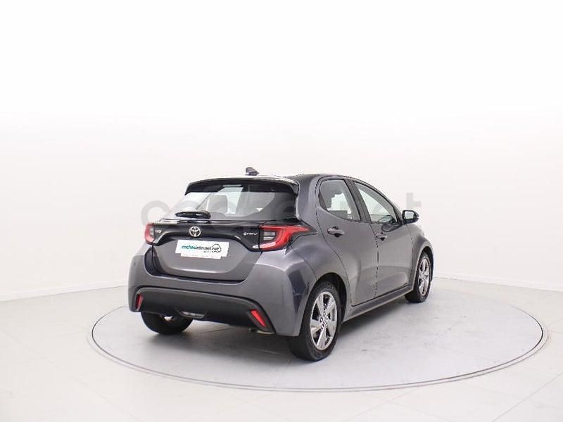 Usado Toyota Yaris Cross Active 116 CV (85 kW) 2024 Gris / plata SUV