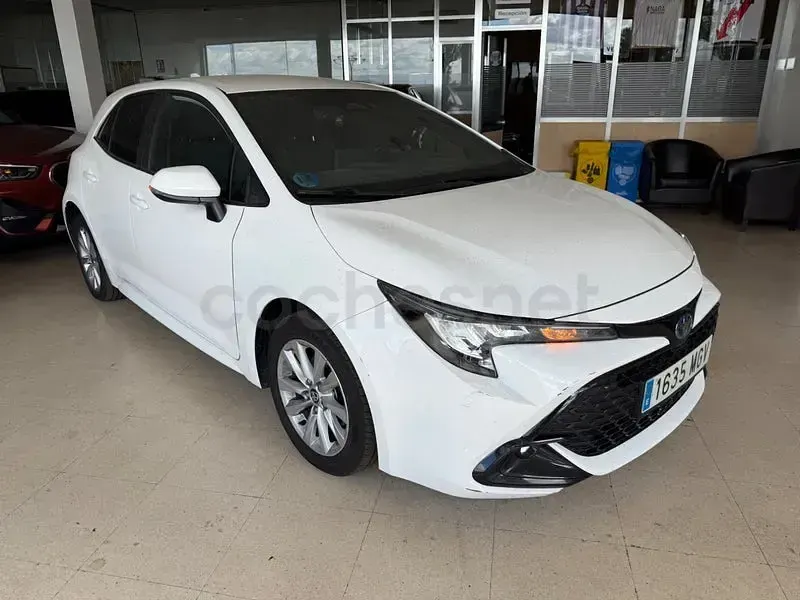 Usado Toyota Corolla Active 140 CV (102 kW) 2023 Blanco Berlina