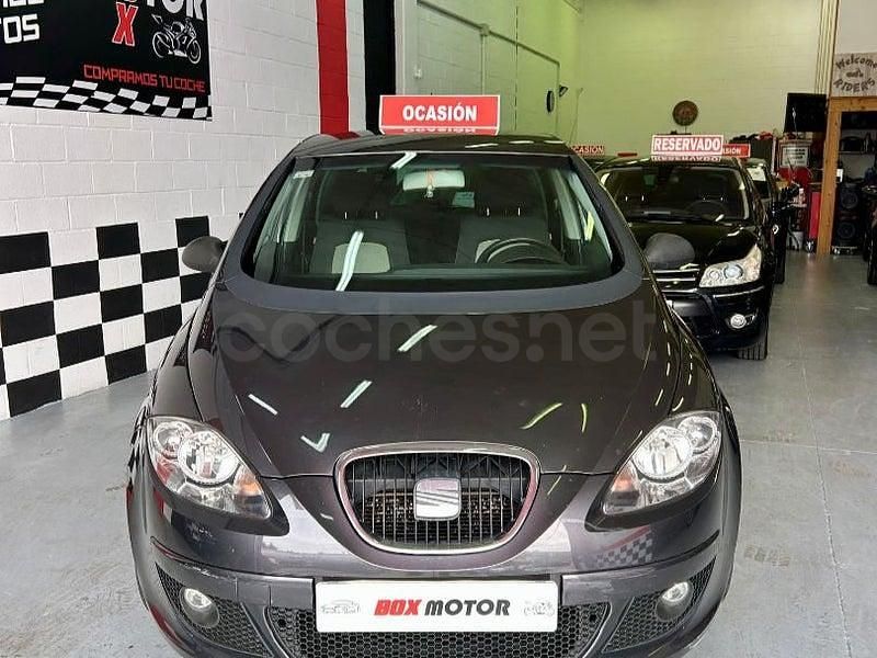 Usado Seat Altea Reference 105 CV (77 kW) 2006 Gris / plata Monovolumen