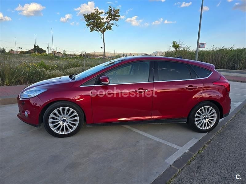 Brugt Ford Focus Titanium 115 HK (84 kW) 2012 Rød Sedan