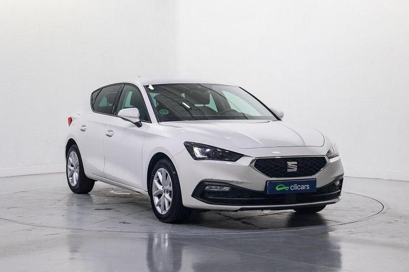 Usado Seat Leon Style 115 CV (84 kW) 2021 Blanco Berlina