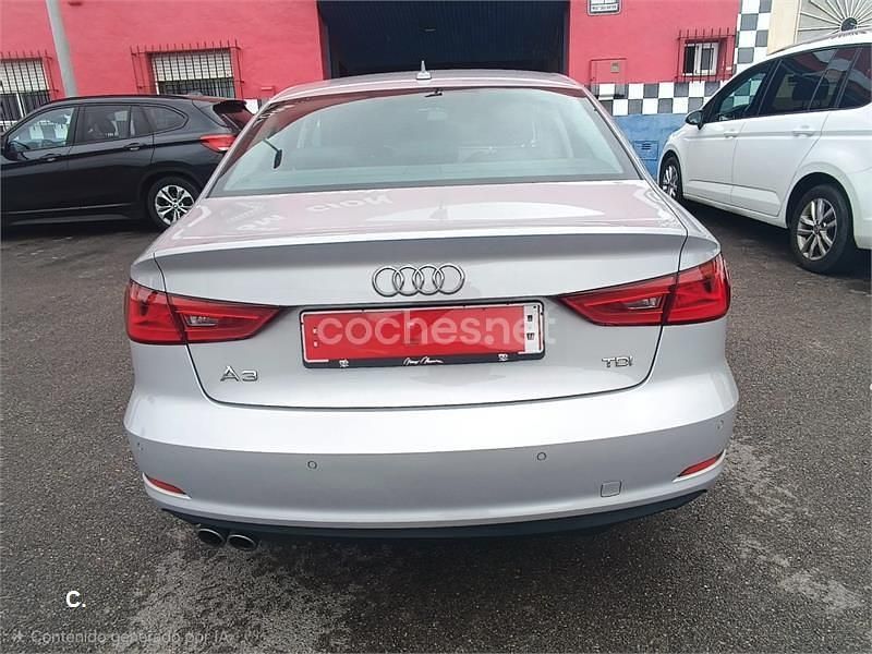 Usado Audi A3 Attraction 150 CV (110 kW) 2014 Gris / plata Berlina