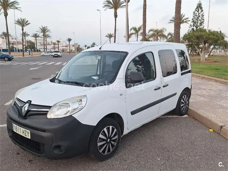 Usado Renault Kangoo Expression 90 CV (66 kW) 2014 Blanco Monovolumen