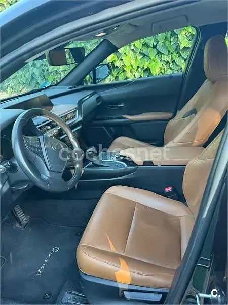 Usado Lexus UX Executive Line 184 CV (135 kW) 2019 Negro SUV
