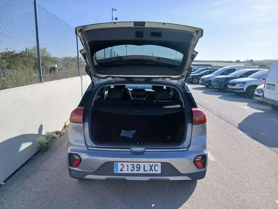Gebraucht Kia Niro 141 PS (103 kW) 2022 Grau SUV