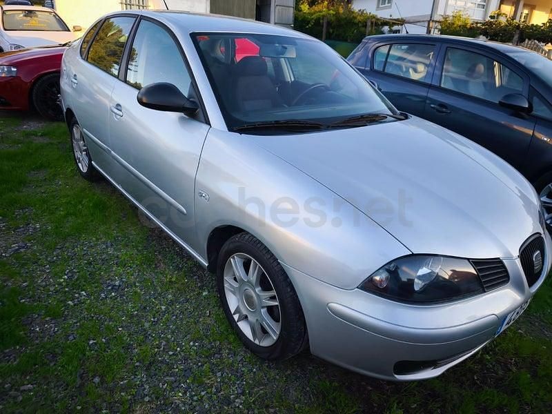 Usado Seat Cordoba Reference 80 CV (58 kW) 2006 Gris / plata Berlina