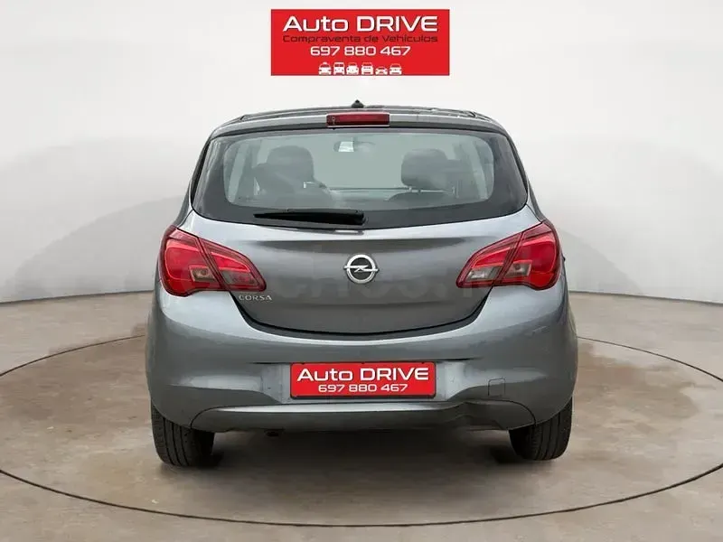 Usado Opel Corsa Expression 75 CV (55 kW) 2018 Gris / plata Utilitario