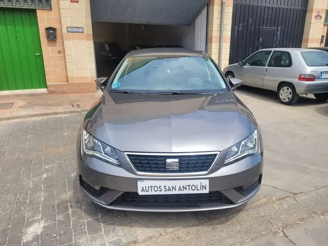 Usado Seat Leon Style 116 CV (85 kW) 2017 Beige Utilitario