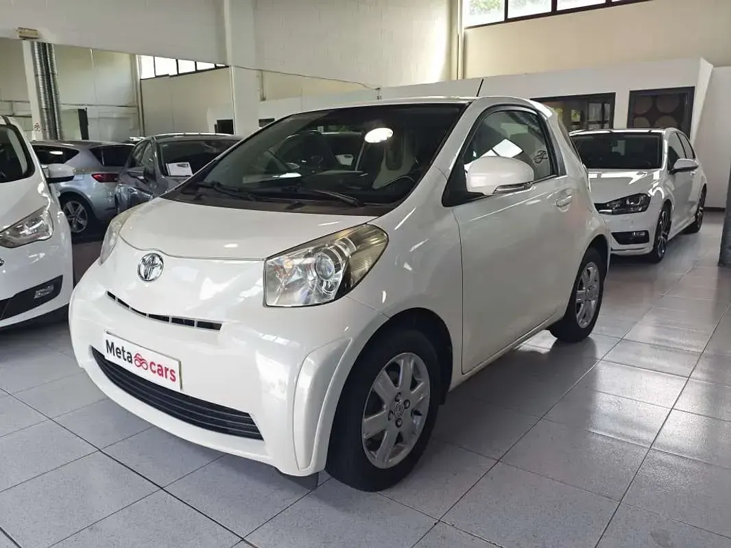 Usado Toyota iQ 68 CV (50 kW) 2011 Blanco Utilitario