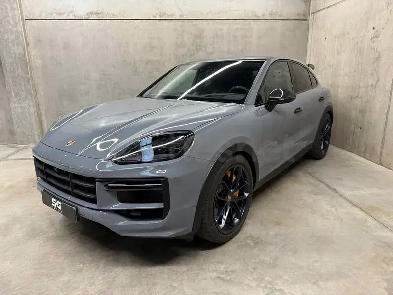 Usado Porsche Cayenne Turbo E-Hybrid 739 CV (543 kW) 2025 Gris / plata SUV