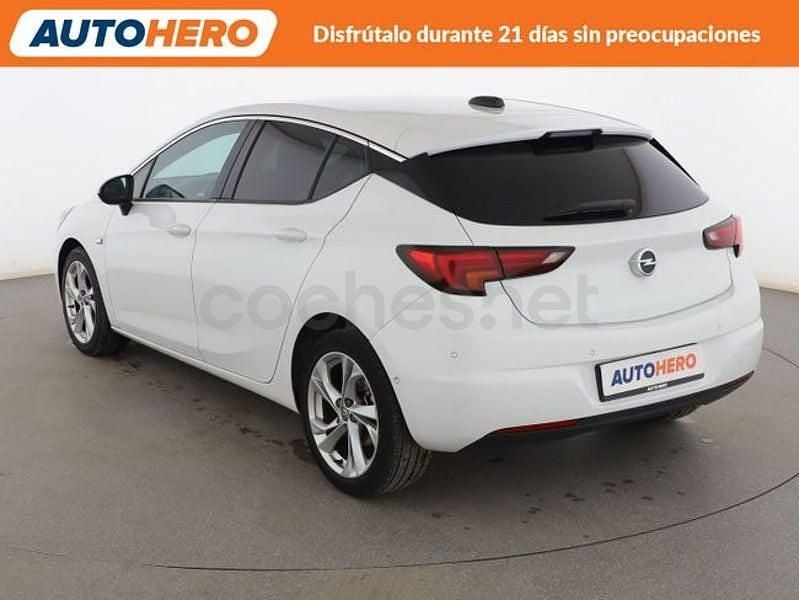 Usado Opel Astra Dynamic 160 CV (117 kW) 2018 Blanco Familiar