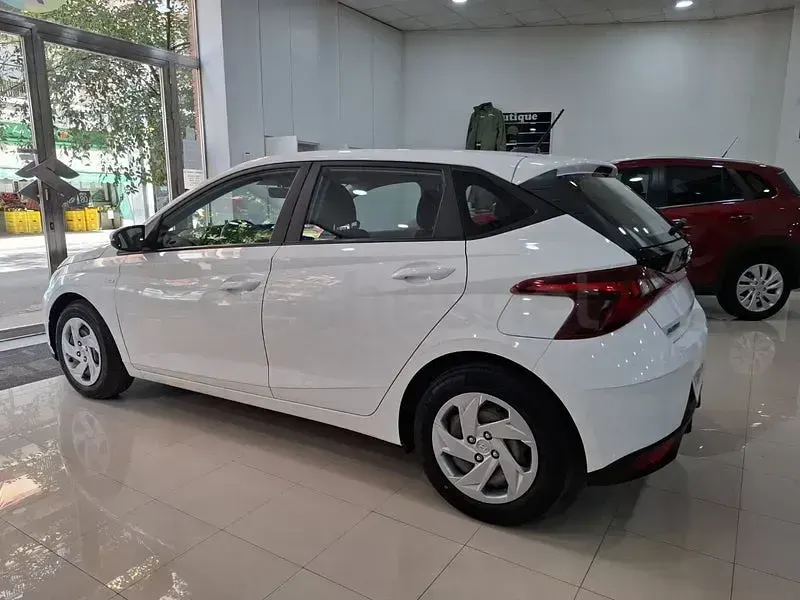 Usado Hyundai i20 100 CV (73 kW) 2021 Blanco Utilitario
