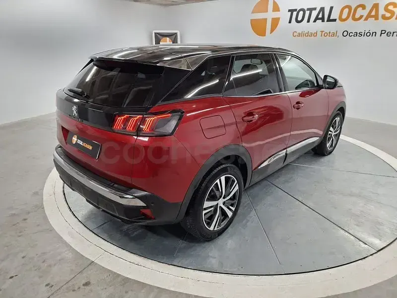 Usado Peugeot 3008 Allure 130 CV (95 kW) 2022 Rojo SUV