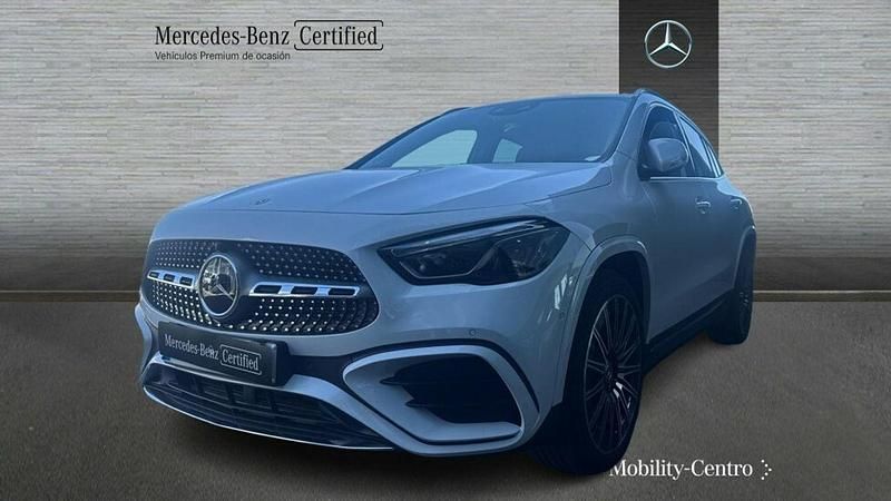 Usado Mercedes GLA220 190 CV (139 kW) 2024 Blanco digital SUV